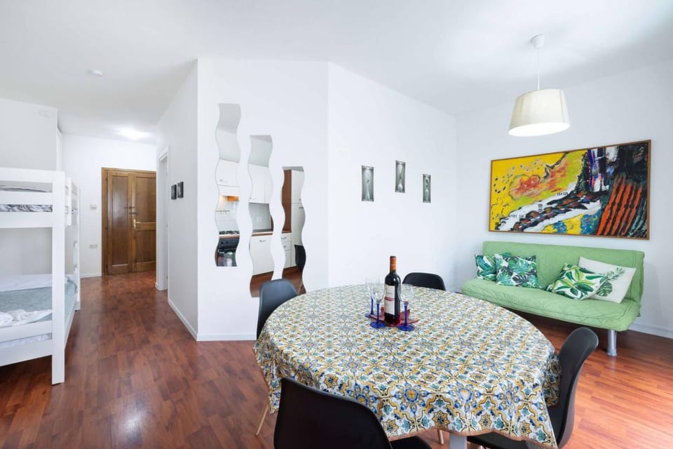 Bed, Decorative detail, Dining area