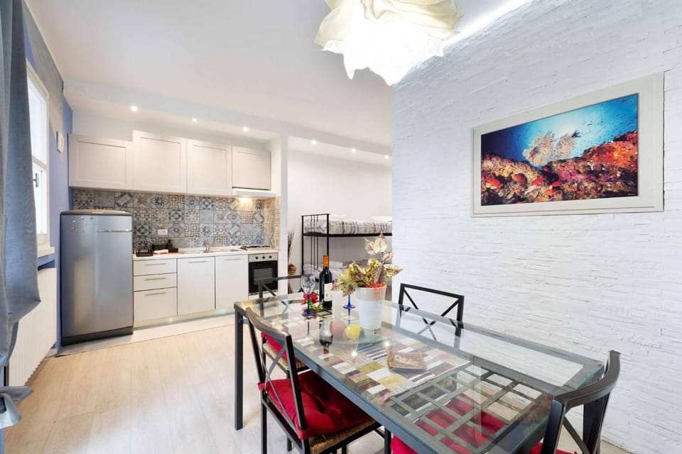 Dining area, kitchen