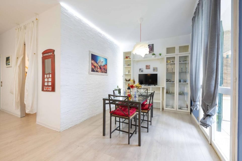 Living room, Decorative detail, Dining area
