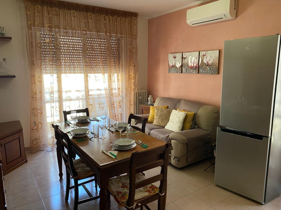 Living room, Seating area, Dining area, air conditioner