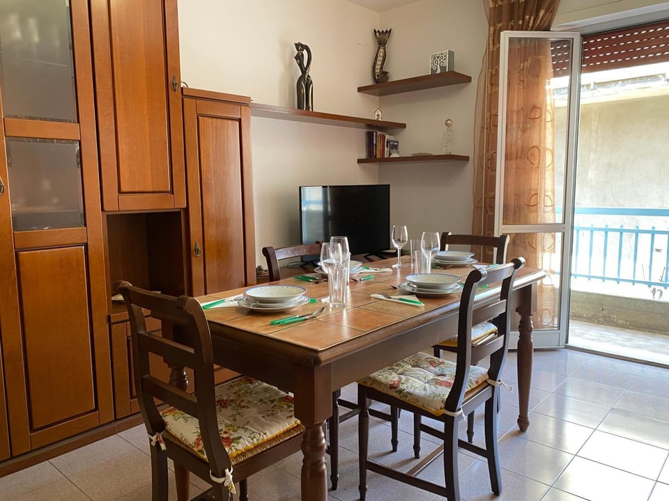 TV and multimedia, Living room, Dining area, wardrobe