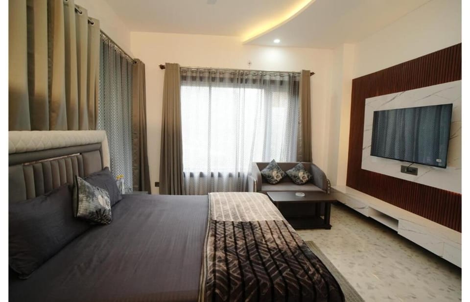 Vanyra -5BR Villa with Huge Terrace & Valley Views Villa in Uttarakhand