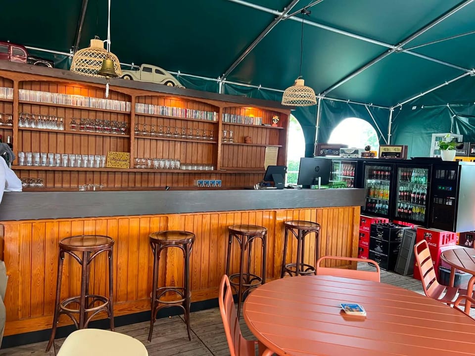 Lounge or bar, Drinks