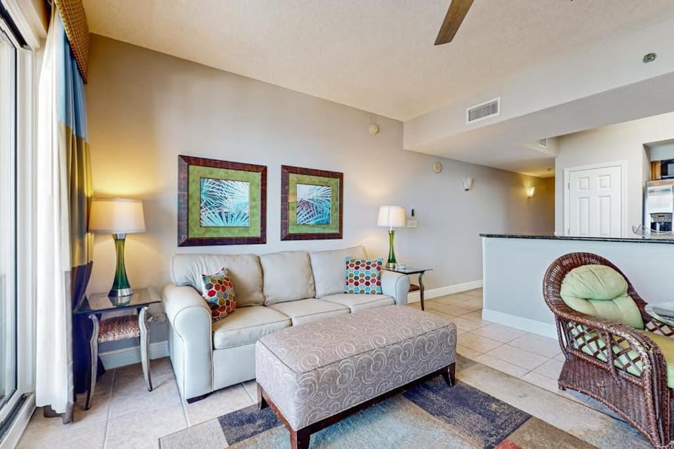 Convenient family-friendly condo with Gulf views shared pool tennis gym House in Miramar Beach