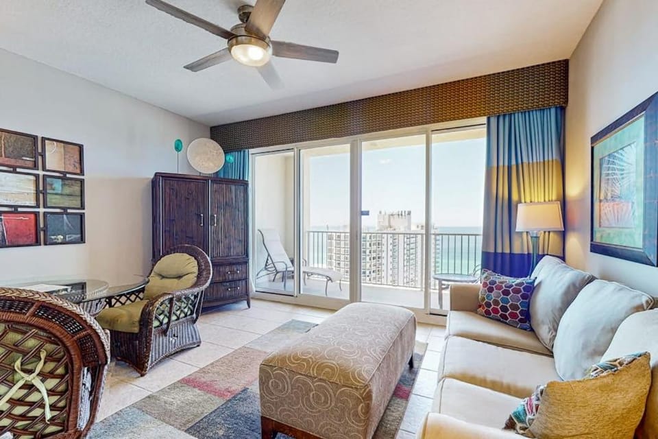 Convenient family-friendly condo with Gulf views shared pool tennis gym House in Miramar Beach