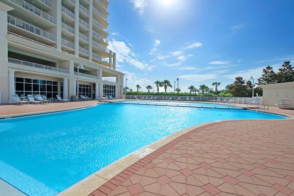 Inviting & well-equipped 19th-floor condo with beach views shared pool & tennis House in Miramar Beach