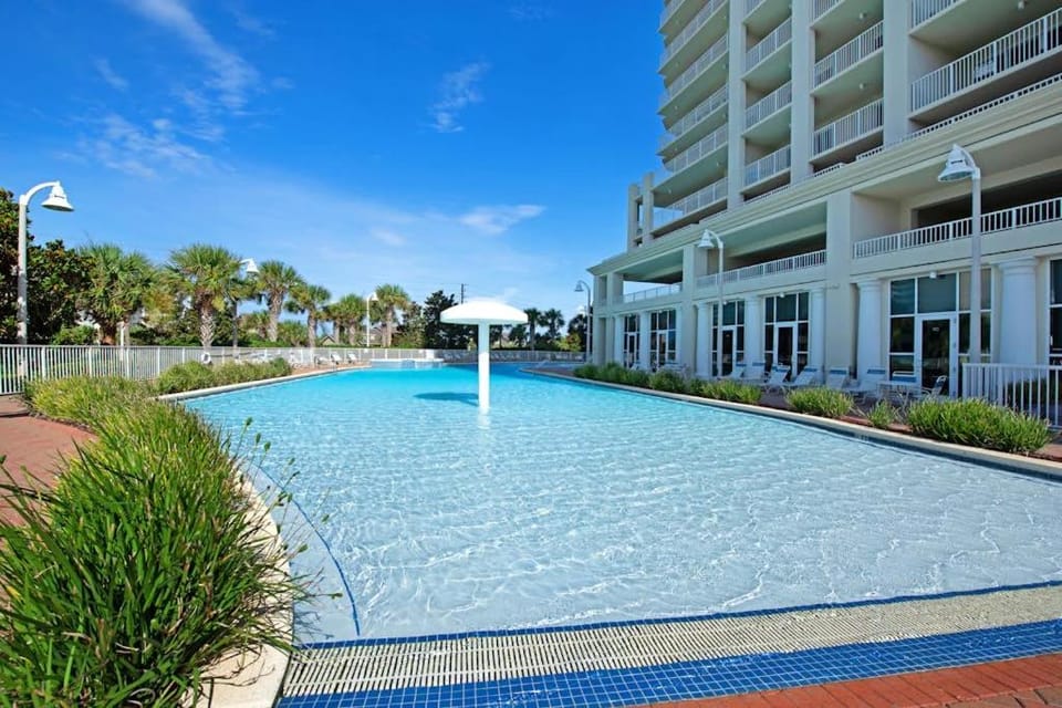 Inviting & well-equipped 19th-floor condo with beach views shared pool & tennis House in Miramar Beach