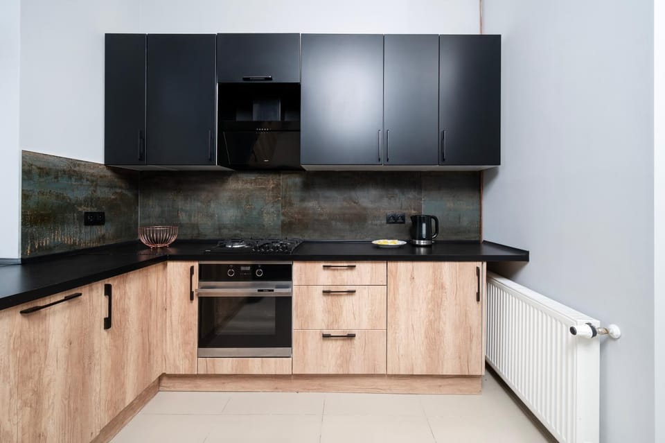 Kitchen or kitchenette, dishwasher, stove