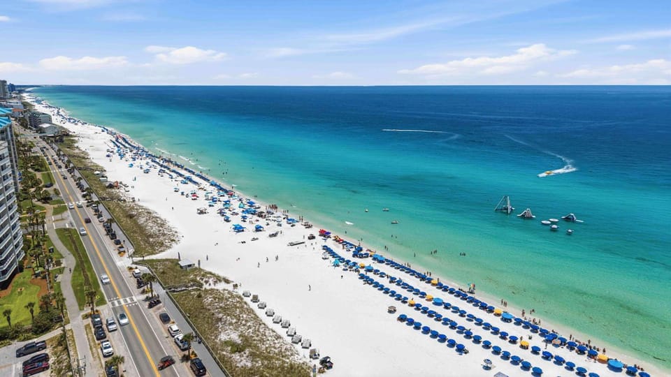 Sunny condo with lake views outdoor pool fast WiFi tennis & central AC House in Miramar Beach
