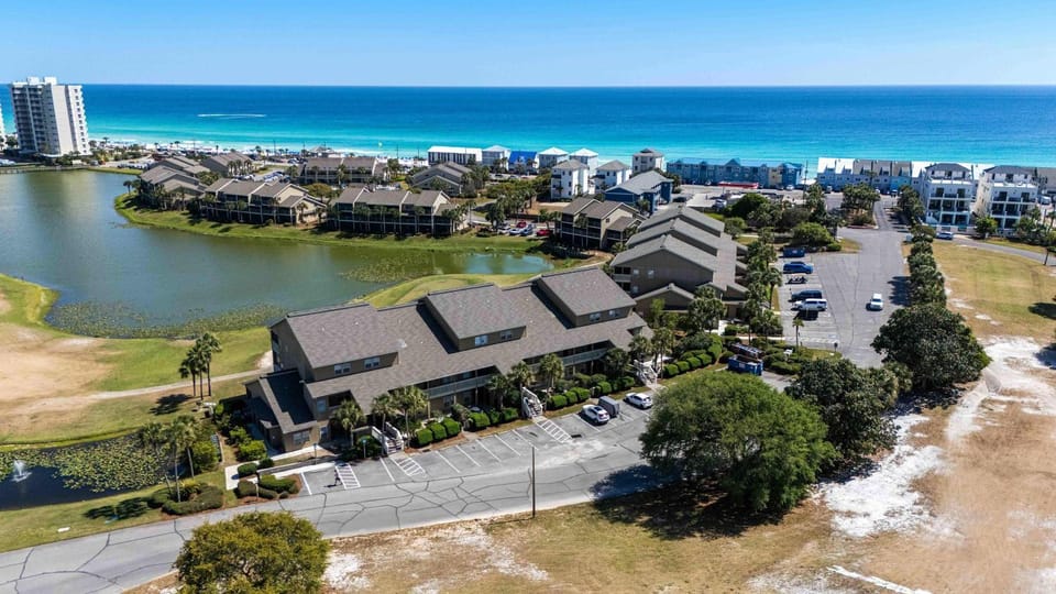 Lakefront condo with pool pickleball golf & private beach access House in Miramar Beach