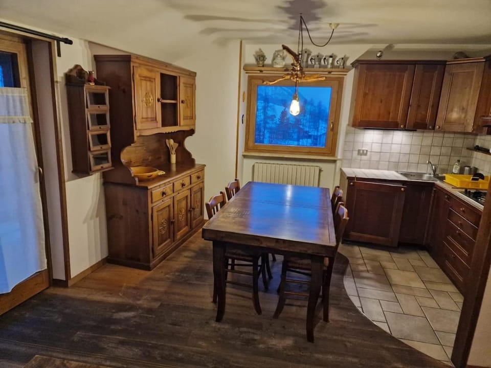 Casa Vallet - Peace among slopes, woods and trails Apartment in Valtournenche