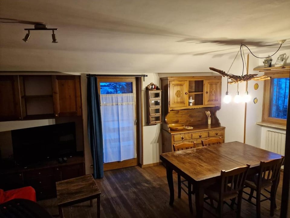 Casa Vallet - Peace among slopes, woods and trails Apartment in Valtournenche