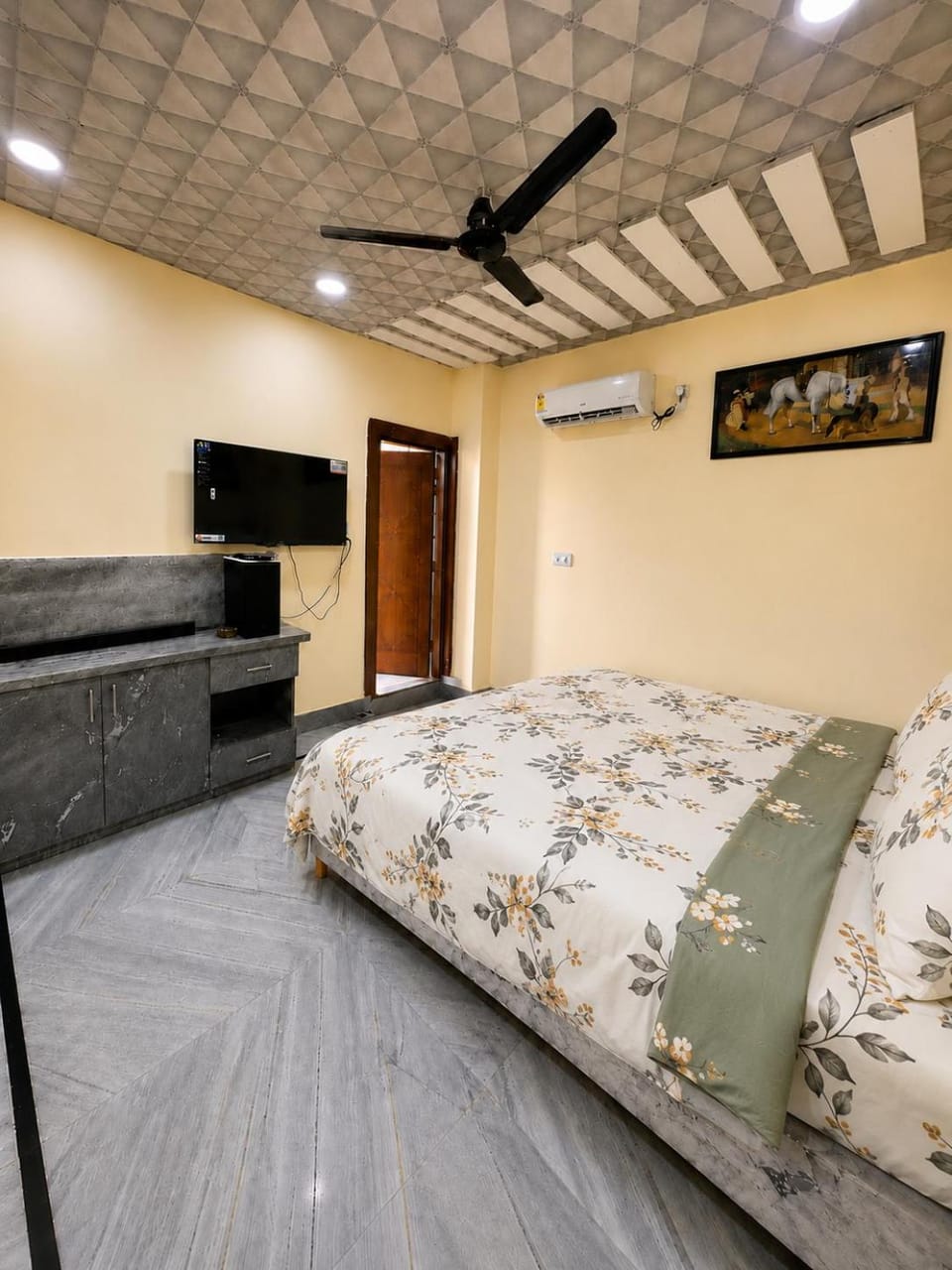 Bed, Photo of the whole room, Bedroom, air conditioner