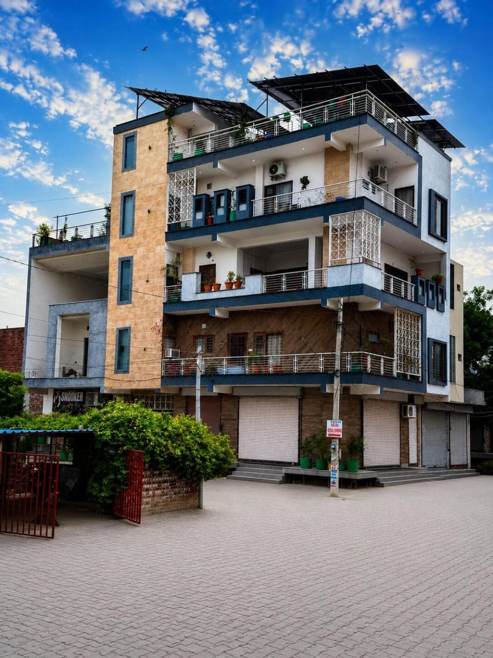 Property building, Day, View (from property/room), Balcony/Terrace