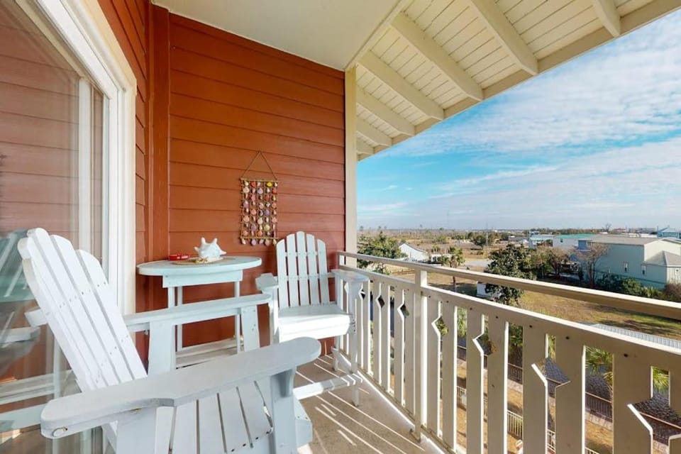 Charming Condo at Waterside with Shared Pool Hot Tub Free WiFi and AC House in Mexico Beach