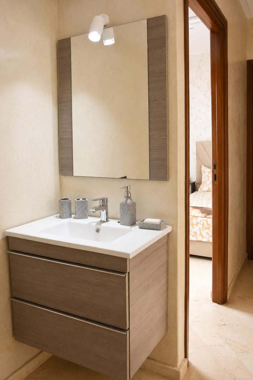 Confort, convivialité proche de la plage et centre Apartment in Casablanca-Settat