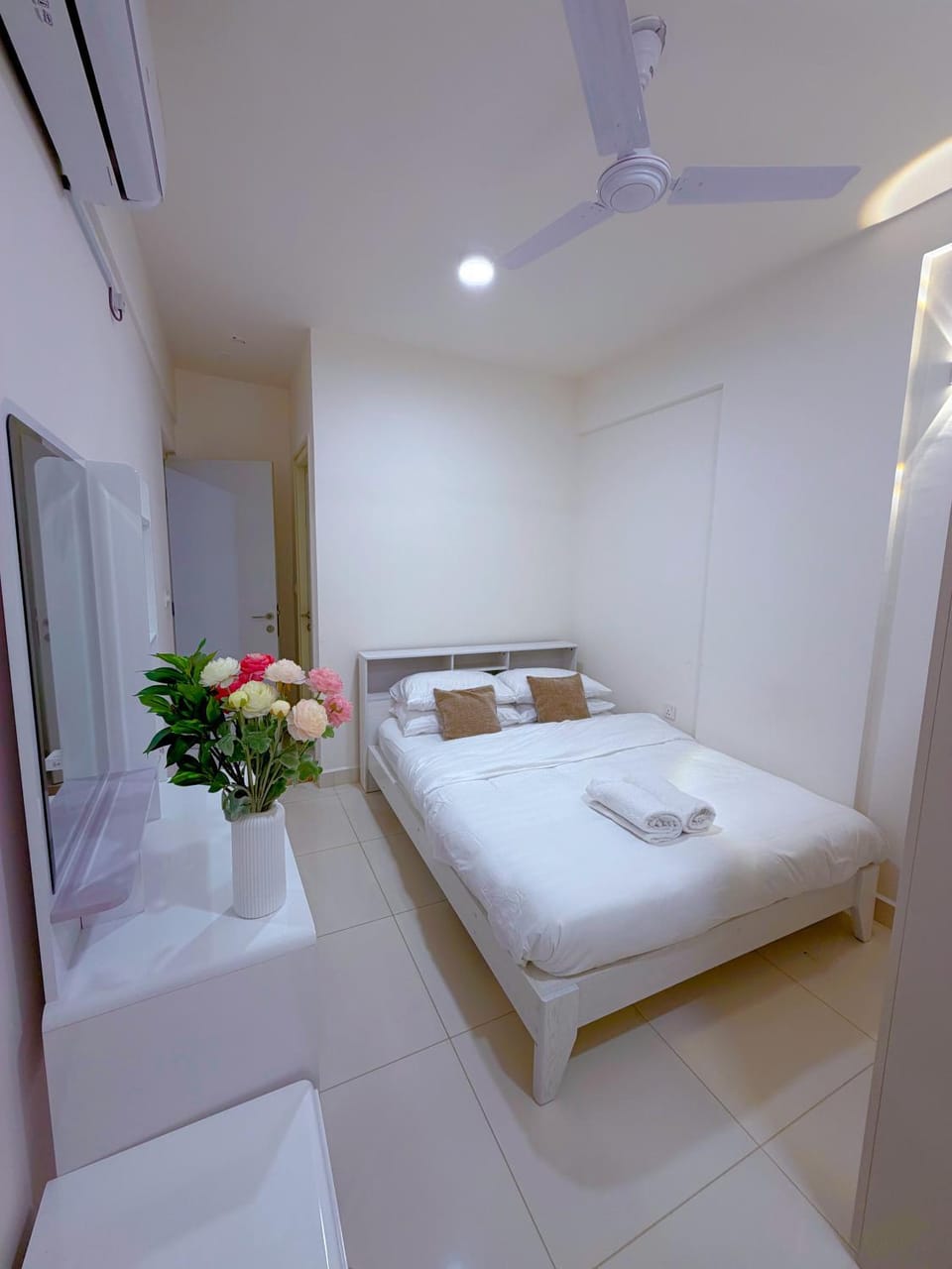 Bed, Bathroom, Photo of the whole room, Bedroom, towels, wardrobe, air conditioner