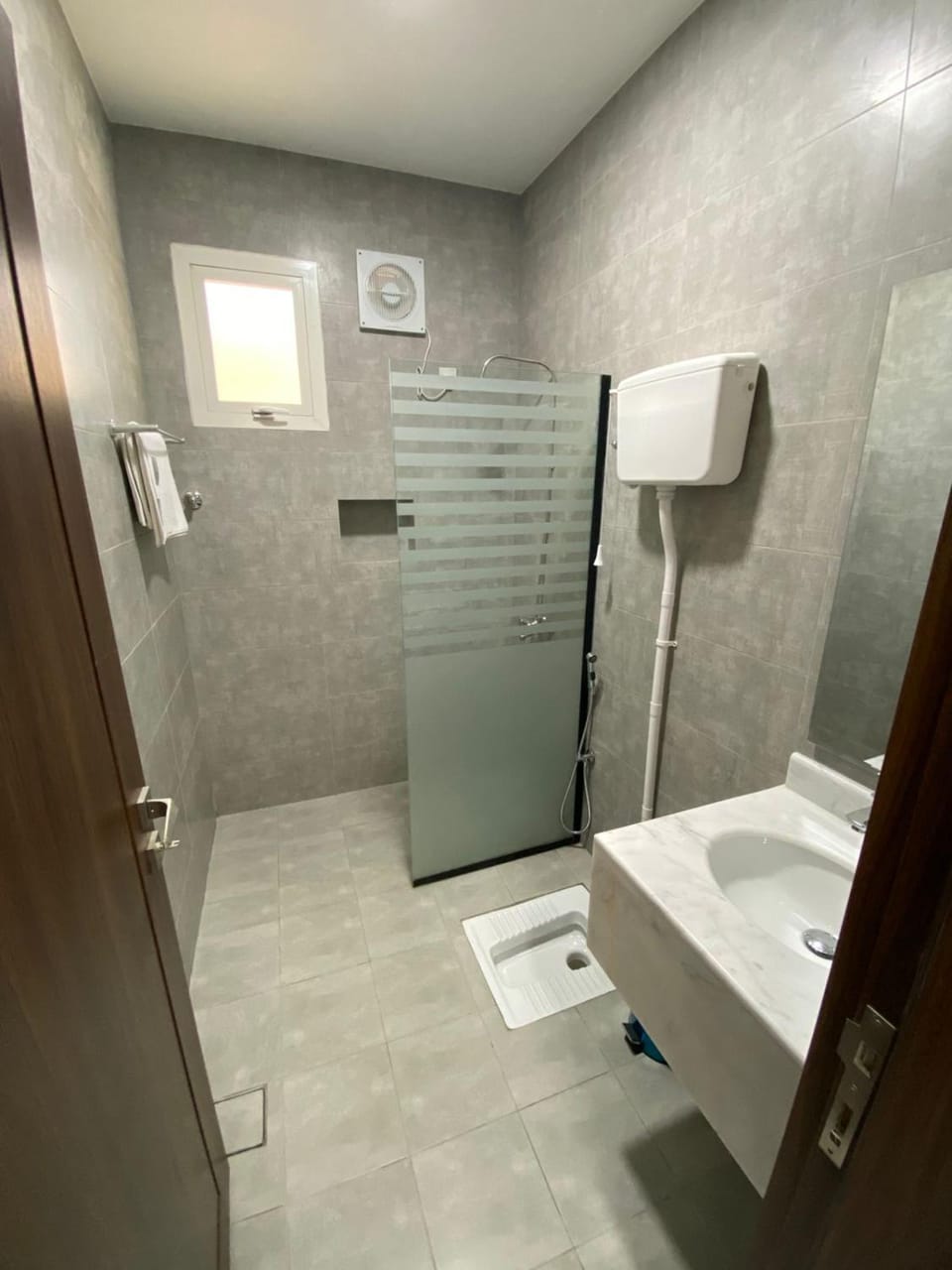 Shower, Toilet, Bathroom, towels
