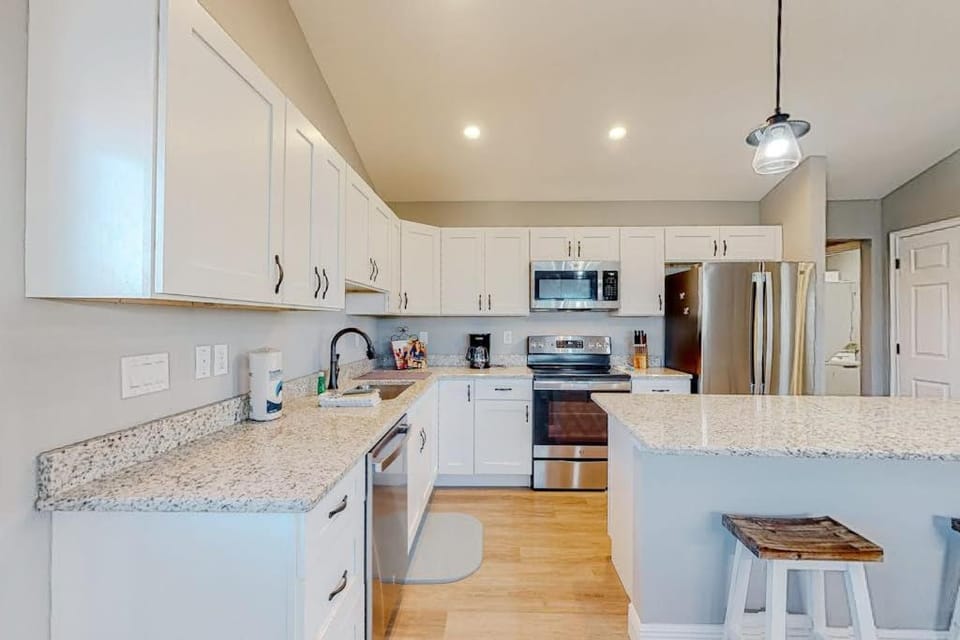 Serene home with grill patio deck & kitchen - snowbird friendly House in Mexico Beach