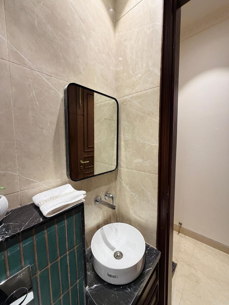 Rao stays luxury studio on golf course road Apartment in Gurugram