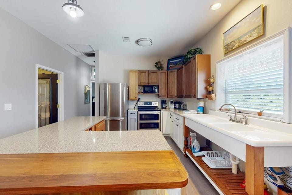 Lovely home close to beach with patio central AC full kitchen washer&dryer House in Mexico Beach
