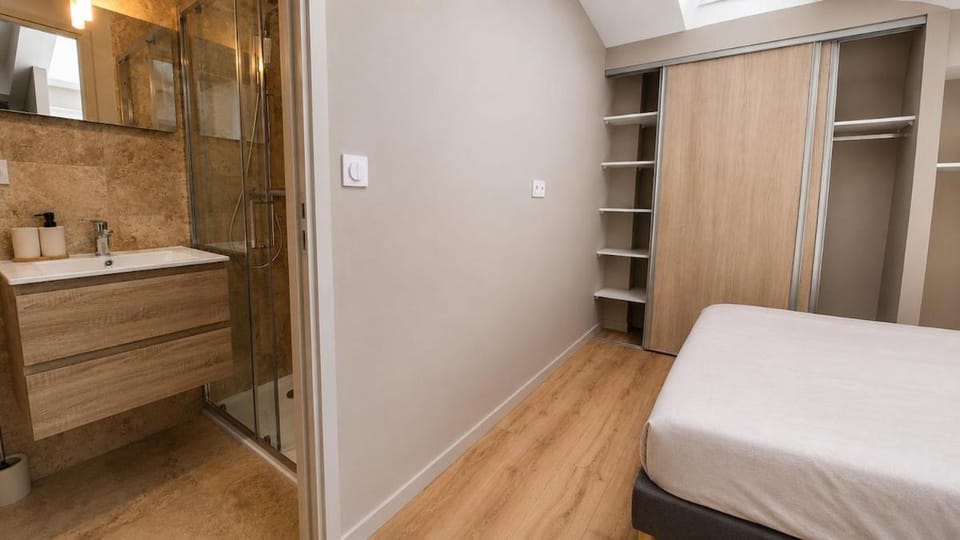 Shower, Bed, Bedroom