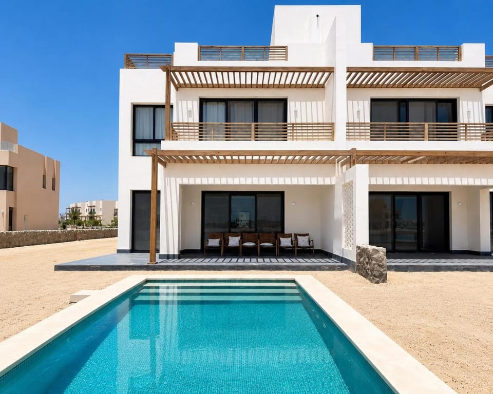 Property building, Day, Balcony/Terrace, Pool view, Swimming pool, sunbed