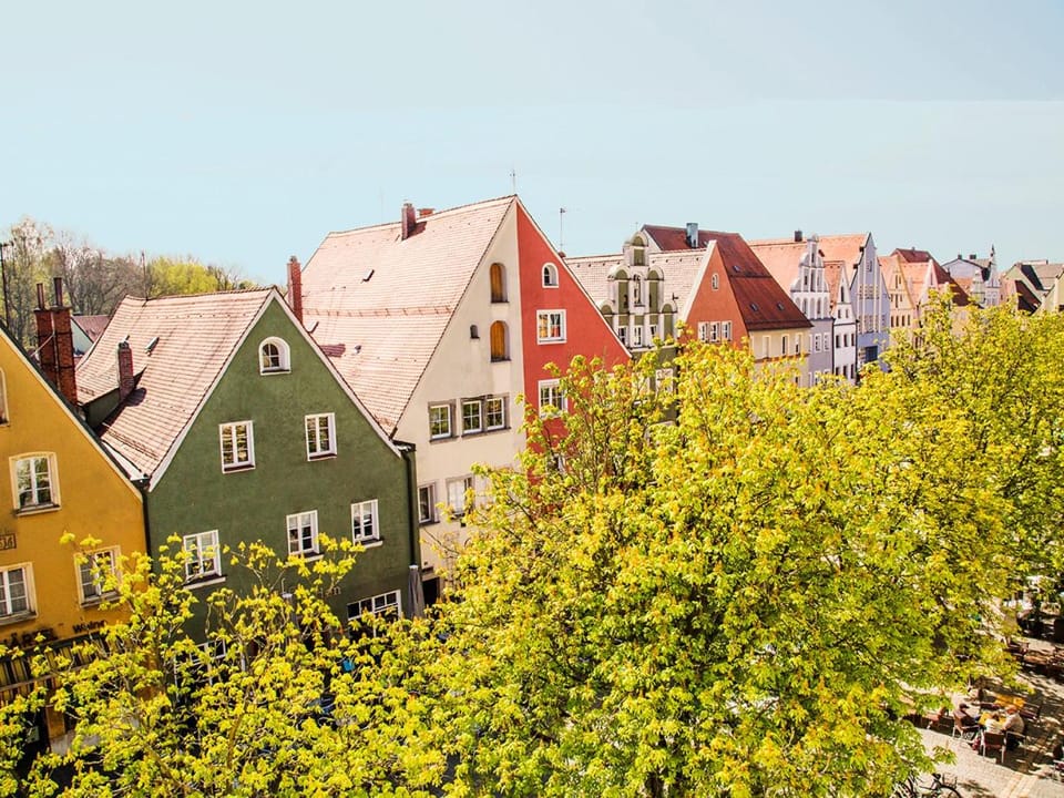 Restaurant/places to eat, Off site, Neighbourhood, Evening entertainment, On site, City view, Shopping Area