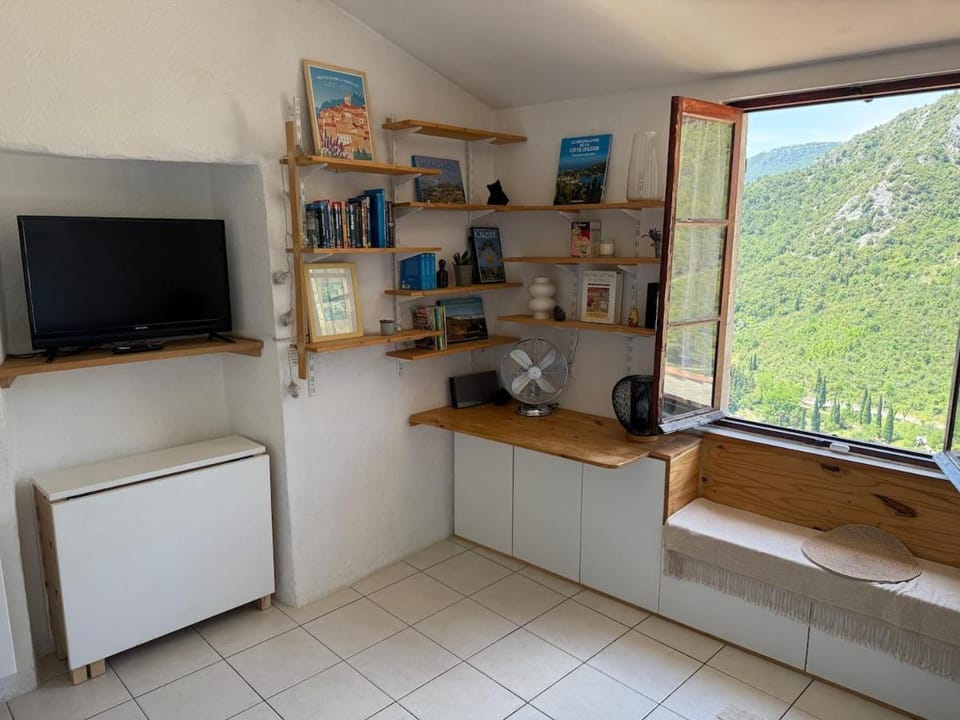 Studio with sea and mountain view Apartment in Provence-Alpes-Côte d'Azur