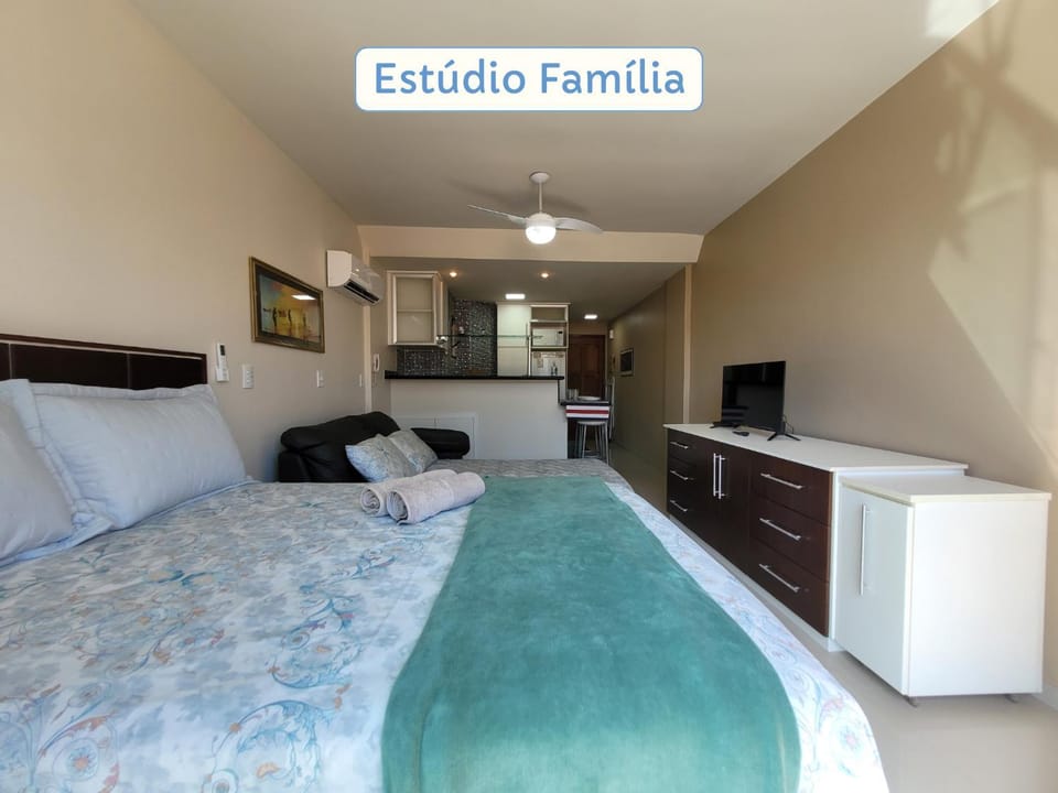 Bed, TV and multimedia, Living room, Photo of the whole room, Seating area, Bedroom, internet, air conditioner