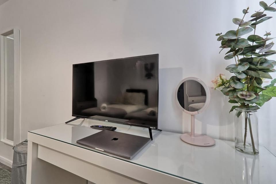 Communal lounge/ TV room, TV and multimedia
