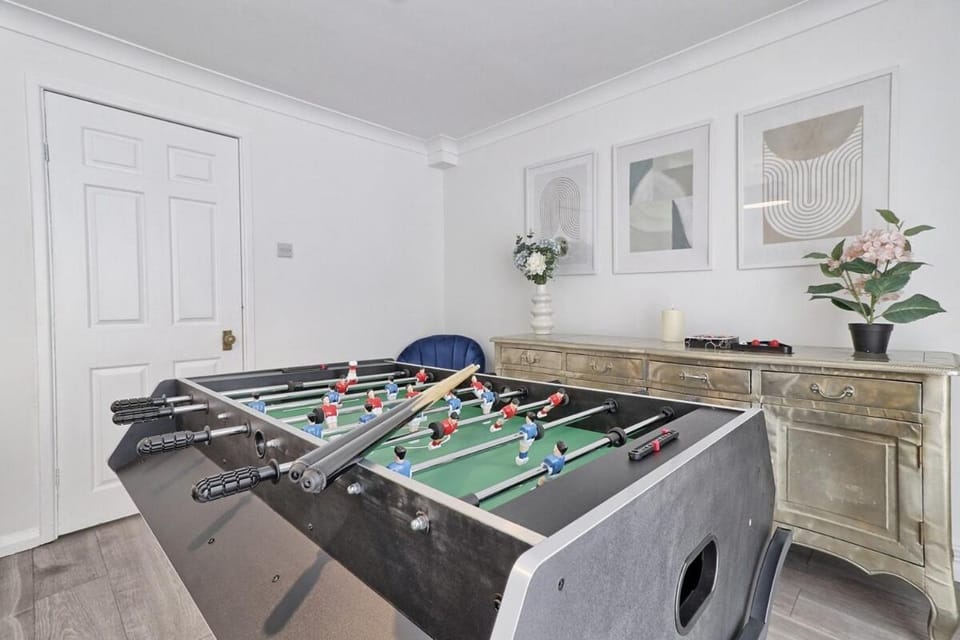 Billiard, Game Room
