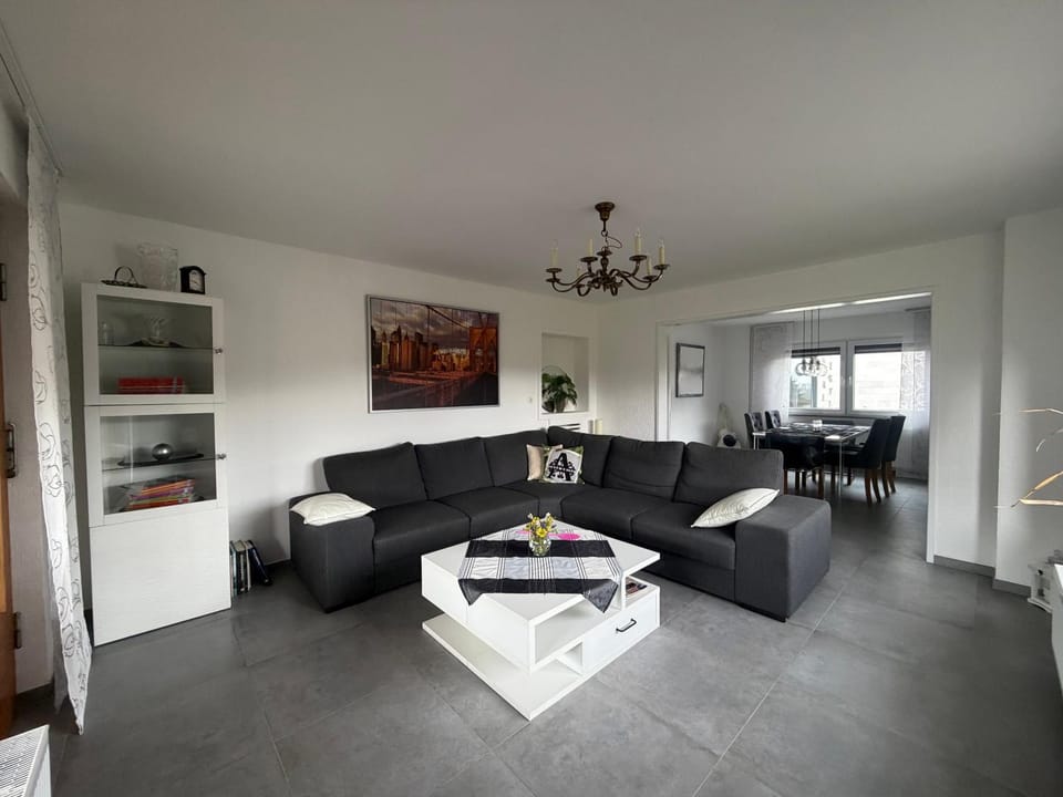 TV and multimedia, Living room, Seating area, Garden view