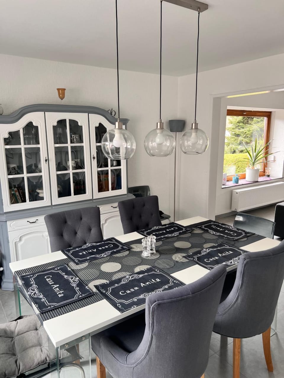 Seating area, Dining area
