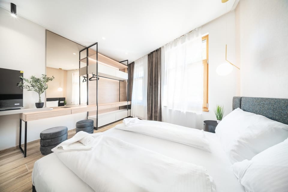 TV and multimedia, Photo of the whole room, Bedroom