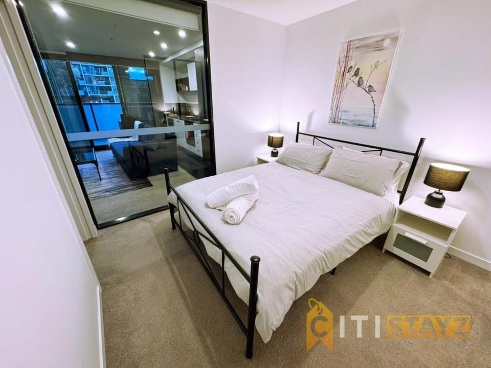 Braddon Base in The Midnight, Heated Pool & Sauna Apartment in Canberra