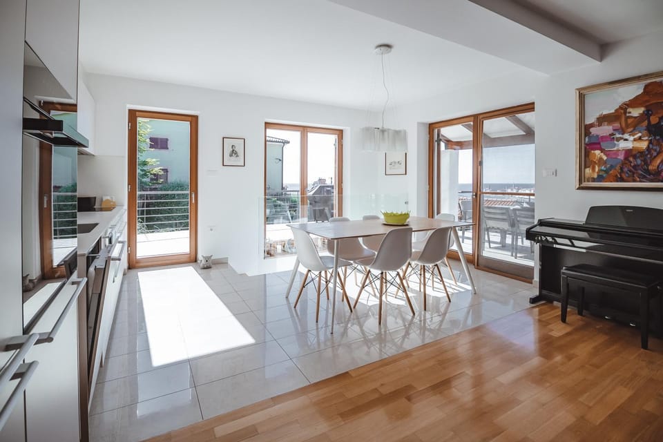 Kitchen or kitchenette, Dining area, pet friendly