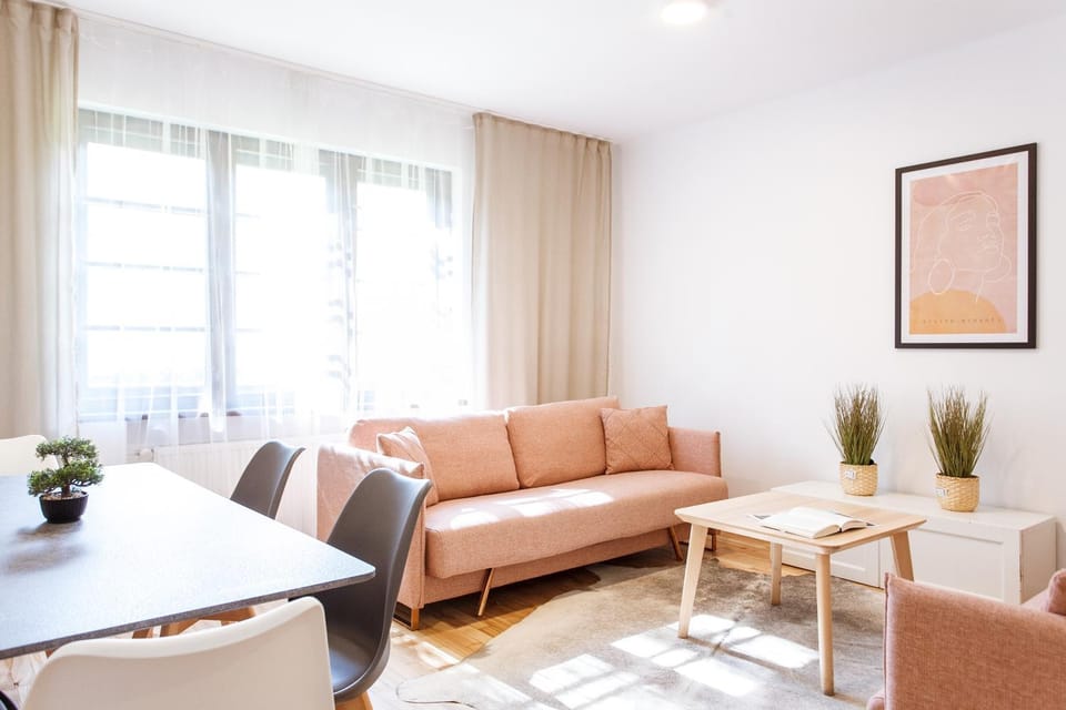 Blooming Rose Apartment Footsteps of Old Town Apartment in Gdansk