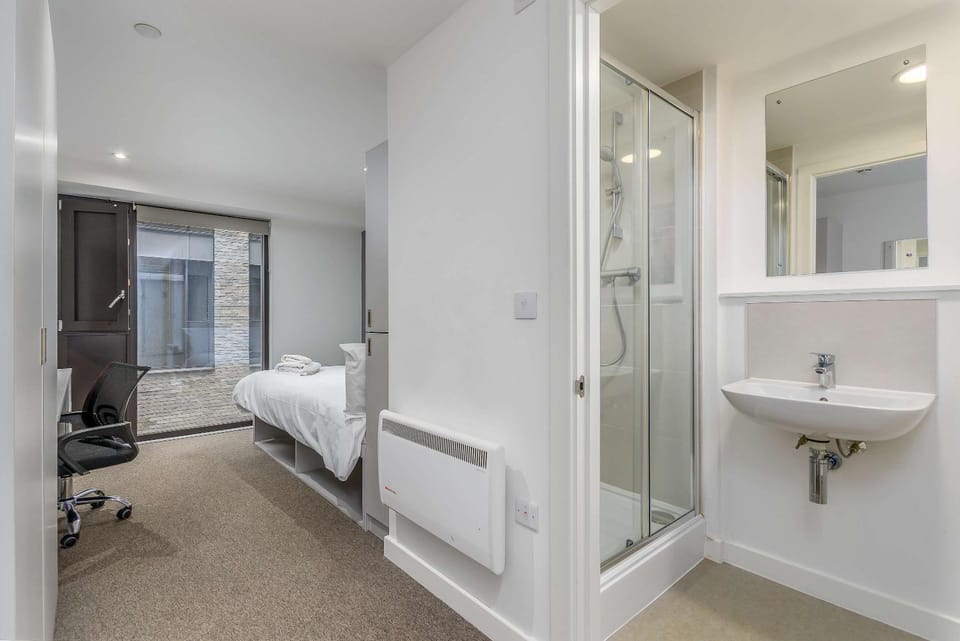 Shower, Bed, Bathroom, Photo of the whole room, Bedroom