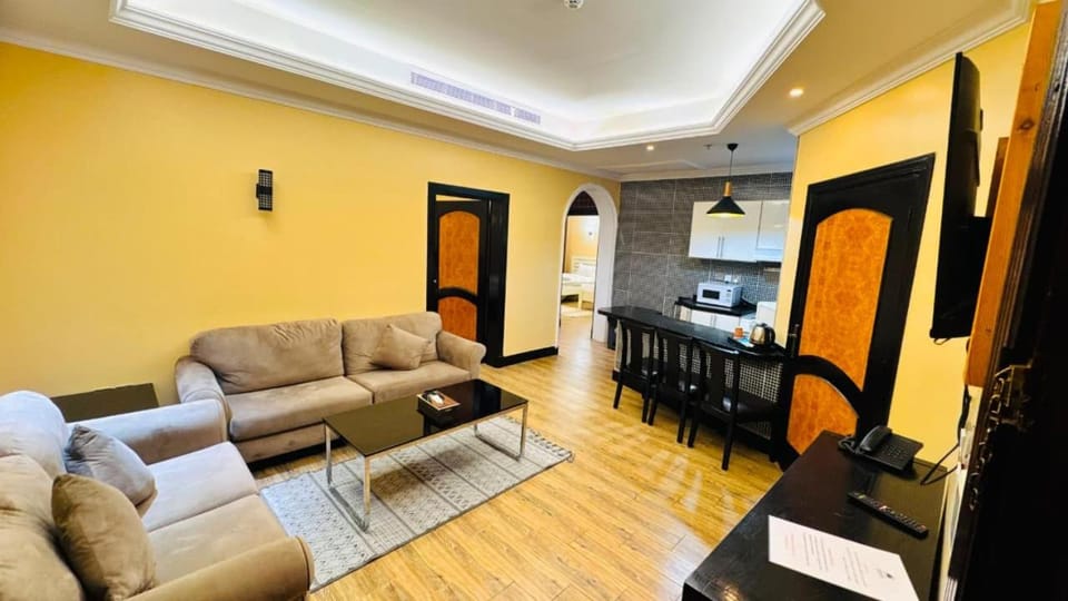 Communal lounge/ TV room, Kitchen or kitchenette, Living room, Seating area, Dining area, minibar