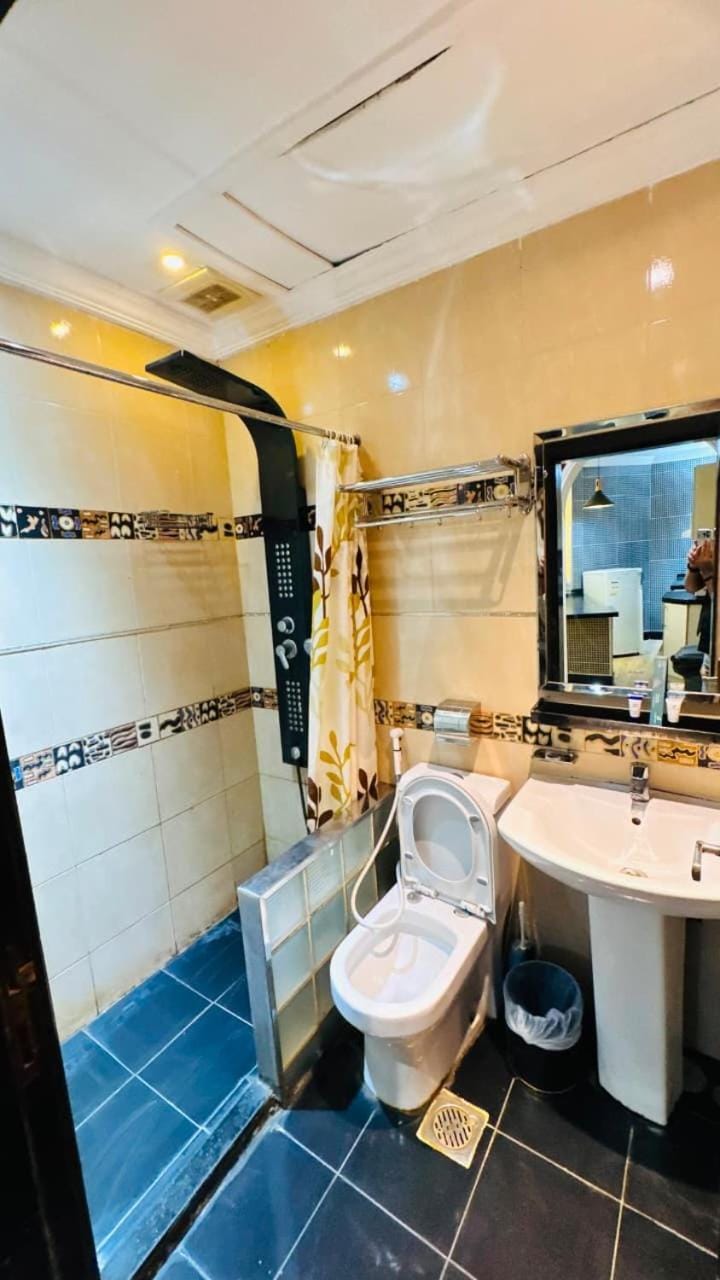 Shower, Bathroom, bidet