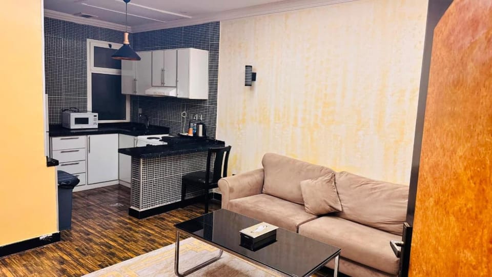Kitchen or kitchenette, Seating area