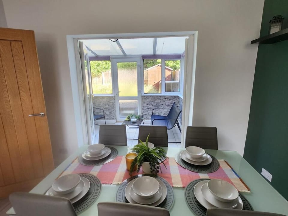 Beautiful 3-Bedroom Home in Wigan, UK House in Wigan