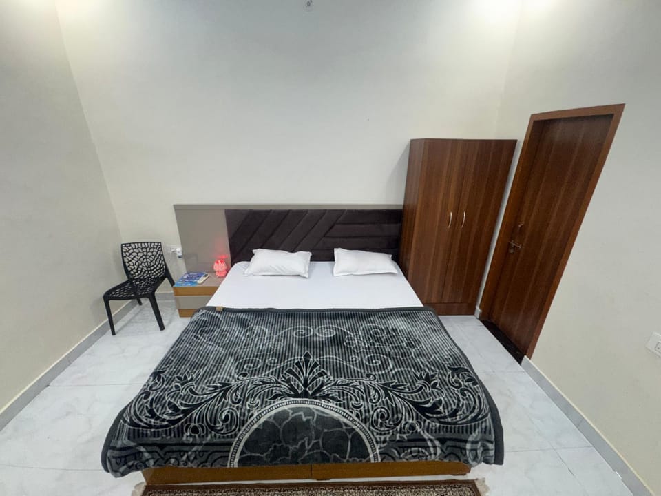 Bed, Photo of the whole room, Bedroom, wardrobe
