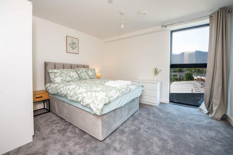 Sleek 2-Bed Salford Apartment near City Centre Apartment in Salford