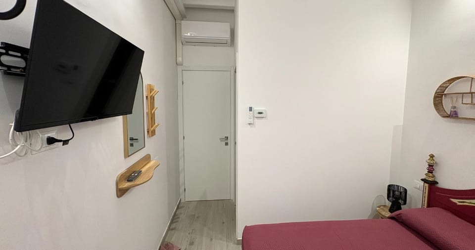 Bed, Bedroom, air conditioner