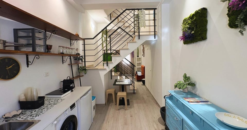 Kitchen or kitchenette, Kitchen or kitchenette, Living room, Seating area