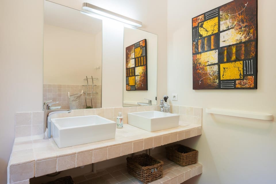 Bathroom, towels