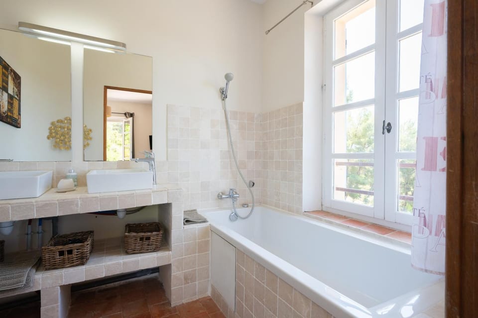 Bathroom, Bath, towels