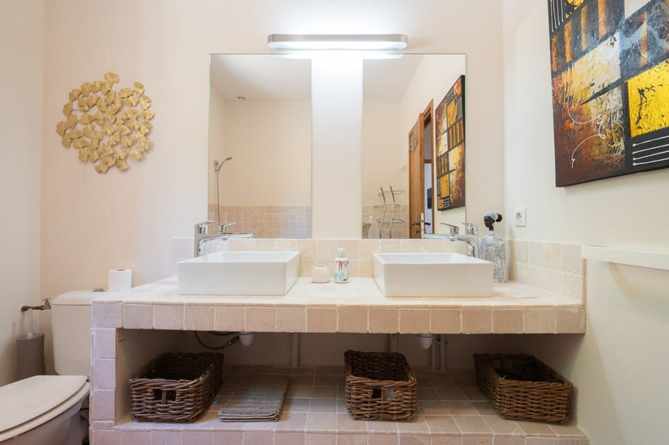 Toilet, Bathroom, towels